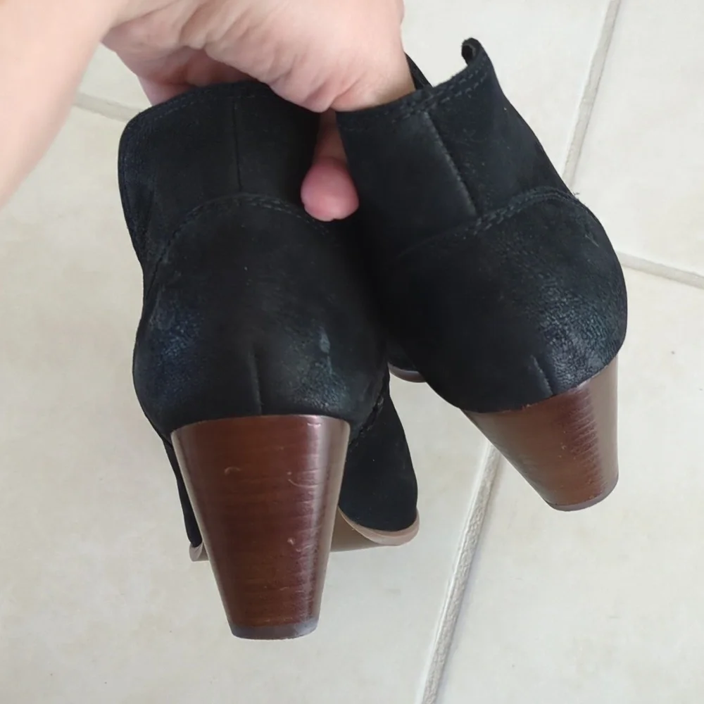 Frye Cut Out Black Ankle Suede Boho Western Coastal Heeled Boots Sz 9.5